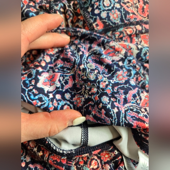 Good condition workout pants. - Picture 5 of 7